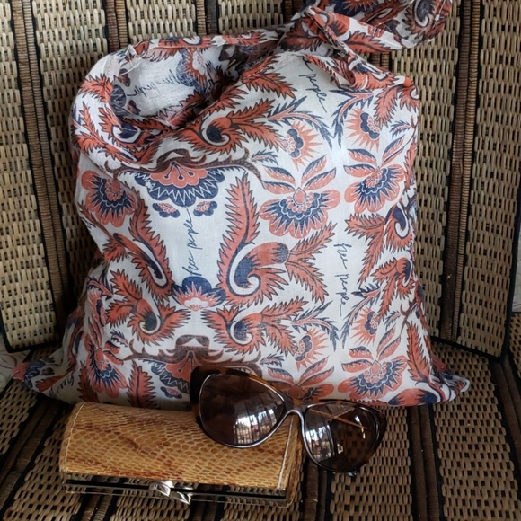 Free People Handbags - 💥price: FIRM💥Free People...store "linen bag"